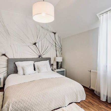 Mosonmagyaróvár Monarchia Apartman Grand מראה חיצוני תמונה