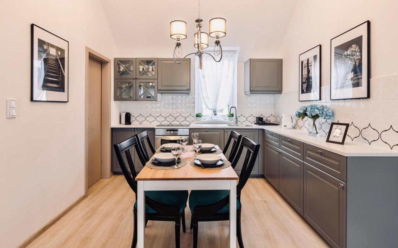 Mosonmagyaróvár Monarchia Apartman Grand מראה חיצוני תמונה